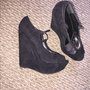 Black wedge
